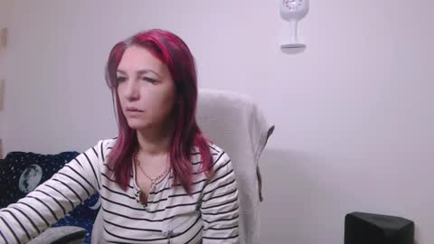 Snapshot of evadesireone chatting on 02-25-26, 10:47 EvadesireONE online show from 02-25-26, 10:47