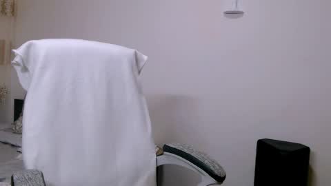 EvadesireONE online show from 04-01-26, 04:59