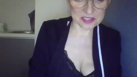 evaglad online show from 10-19-25, 06:19
