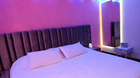 Eva Gomez online show from 01-15-25, 04:15