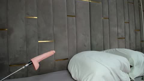 EVA online show from 11-30-25, 03:49