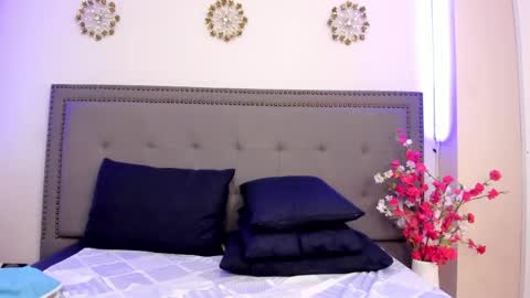 Snapshot of evaloviaa_ chatting on 04-18-26, 07:58 Eva online show from 04-18-26, 07:58