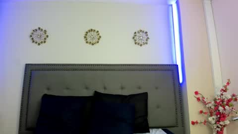 Snapshot of evaloviaa_ chatting on 04-29-26, 01:15 Eva online show from 04-29-26, 01:15