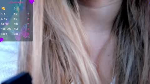 Snapshot of evaloviaa_ chatting on 04-30-26, 01:17 Eva online show from 04-30-26, 01:17