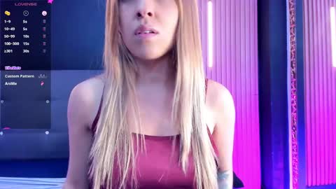 Snapshot of evaloviaa_ chatting on 05-30-26, 04:04 Eva online show from 05-30-26, 04:04