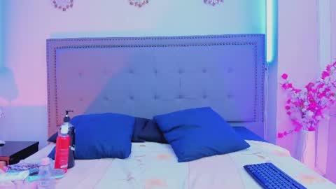 Snapshot of evaloviaa_ chatting on 06-18-26, 01:59 Eva online show from 06-18-26, 01:59