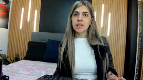 Snapshot of evaloviaa_ chatting on 07-16-26, 01:06 Eva online show from 07-16-26, 01:06