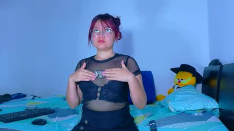 Snapshot of evaluna_02 chatting on 05-19-26, 12:00 evaluna_02 online show from 05-19-26, 12:00