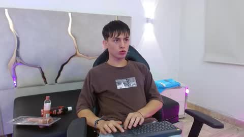 evan_tay online show from 01-12-26, 03:01