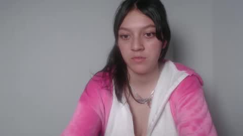 Snapshot of evangeline_petite chatting on 10-07-25, 02:53 eva online show from 10-07-25, 02:53