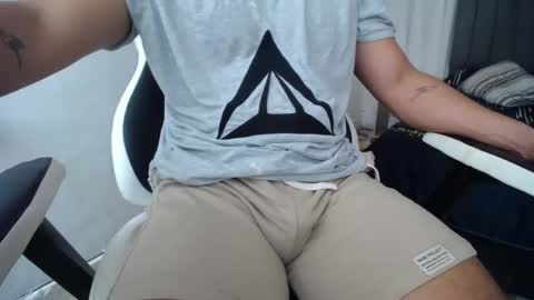 Snapshot of evans_king chatting on 01-06-25, 09:11 Evan online show from 01-06-25, 09:11