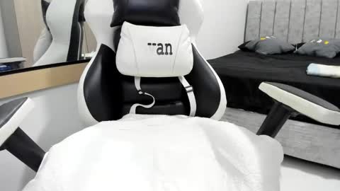 Snapshot of evans_king chatting on 02-21-26, 02:51 Evan online show from 02-21-26, 02:51