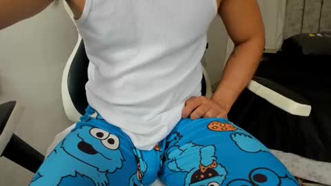 Snapshot of evanss_king chatting on 11-14-25, 03:11 Mateo and Valerio online show from 11-14-25, 03:11