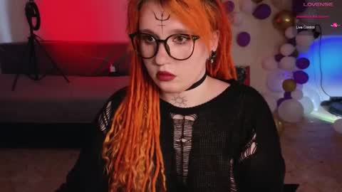 Snapshot of evaredmooon chatting on 10-18-25, 09:21 Moon online show from 10-18-25, 09:21