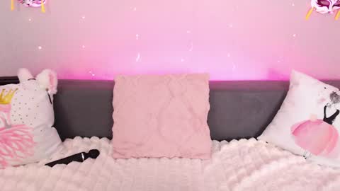 Snapshot of evarey_ chatting on 06-18-26, 09:14 Adelina online show from 06-18-26, 09:14