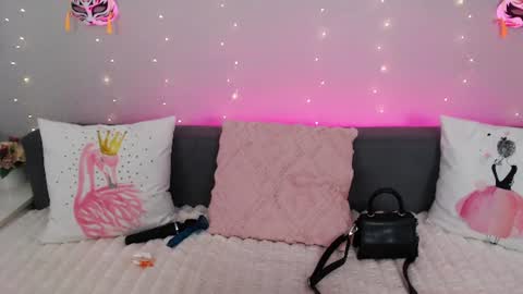 Snapshot of evarey_ chatting on 06-28-26, 05:24 Adelina online show from 06-28-26, 05:24