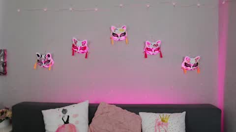 Snapshot of evarey_ chatting on 07-01-26, 04:03 Adelina online show from 07-01-26, 04:03
