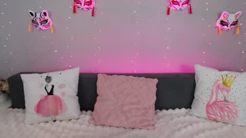 Snapshot of evarey_ chatting on 07-08-26, 04:39 Adelina online show from 07-08-26, 04:39