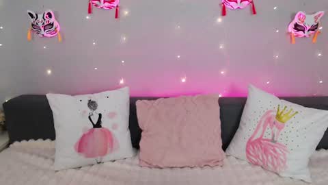 Snapshot of evarey_ chatting on 07-20-26, 03:54 Adelina online show from 07-20-26, 03:54