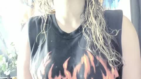 Snapshot of evasaenz21 chatting on 06-03-26, 01:25 evasaenz online show from 06-03-26, 01:25