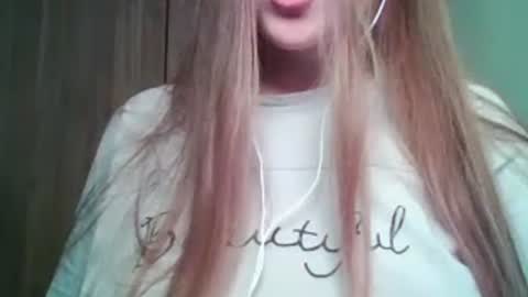 Snapshot of evasapples2026 chatting on 06-13-26, 08:40 evasapples2026 online show from 06-13-26, 08:40