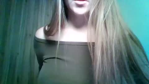 Snapshot of evasapples2026 chatting on 06-14-26, 02:19 evasapples2026 online show from 06-14-26, 02:19
