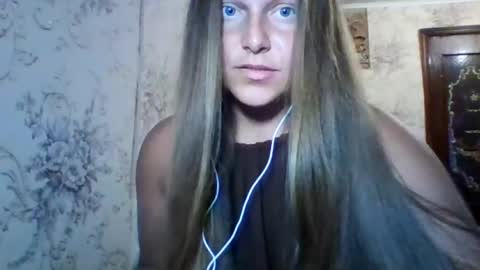 Snapshot of evasapples2026 chatting on 07-18-26, 05:28 evasapples2026 online show from 07-18-26, 05:28