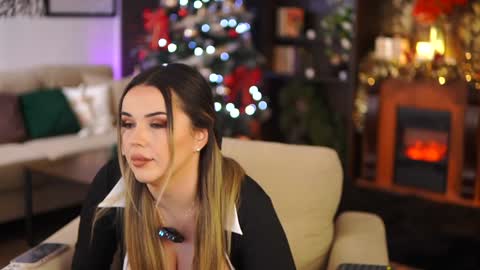 Eva online show from 12-19-24, 09:28