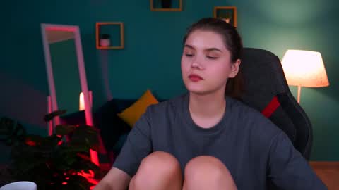 Snapshot of evathopson chatting on 01-24-25, 07:07 Eva next stream - - 1600 UTC2000 online show from 01-24-25, 07:07