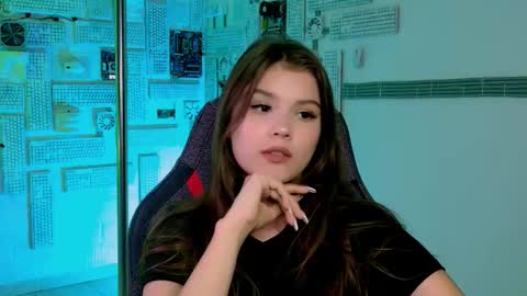 Snapshot of evathopson chatting on 09-26-25, 12:09 Eva next stream - - 1600 UTC2000 online show from 09-26-25, 12:09