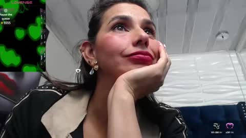 Snapshot of evawilliams_ chatting on 01-23-25, 01:30 Eva online show from 01-23-25, 01:30