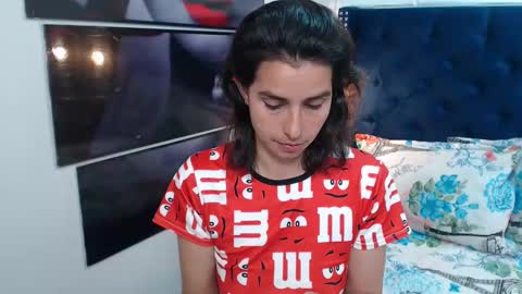 Snapshot of evawilliams_ chatting on 02-14-25, 03:43 Eva online show from 02-14-25, 03:43