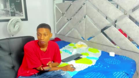 Eva And Emmanuel online show from 11-19-25, 01:11