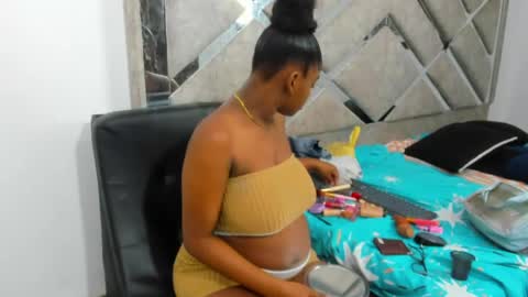 Eva And Emmanuel online show from 05-18-26, 01:50