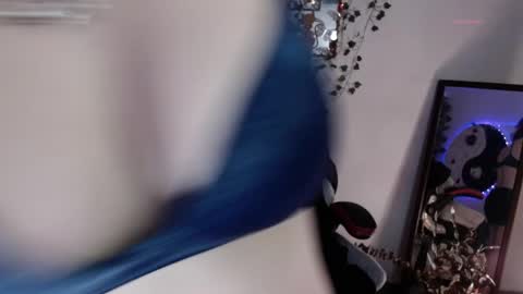 Eve Blue  friends. IG eve blue77 TW EveBlue 1 OF eveblue7 online show from 05-24-26, 02:27