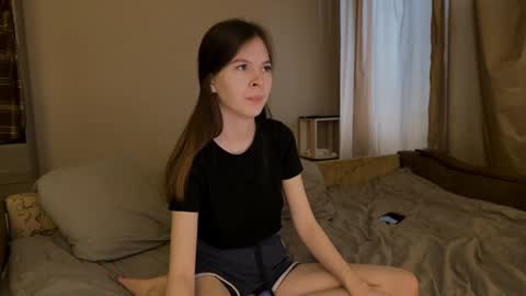 Snapshot of eveandrobert chatting on 02-08-25, 12:06 EveRobert online show from 02-08-25, 12:06