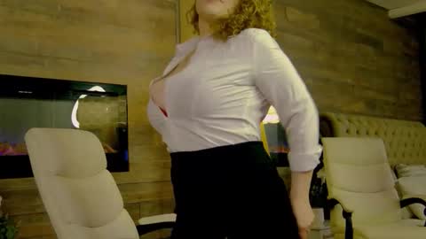 EveHamilton online show from 04-21-26, 08:12