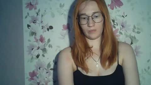 Snapshot of eveliina_shy chatting on 06-12-26, 03:22 Evelina online show from 06-12-26, 03:22