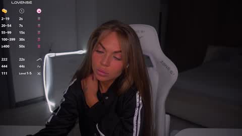 Evelina online show from 10-25-25, 01:18