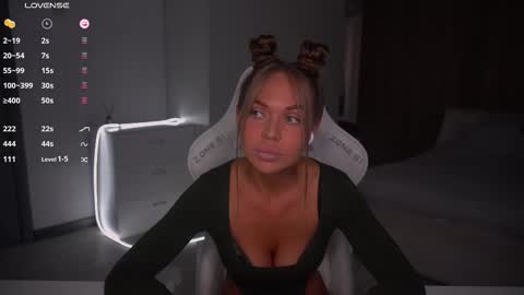 Evelina online show from 10-26-25, 12:44