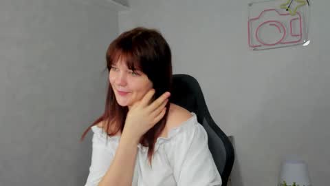 Evelina  online show from 10-07-25, 01:36