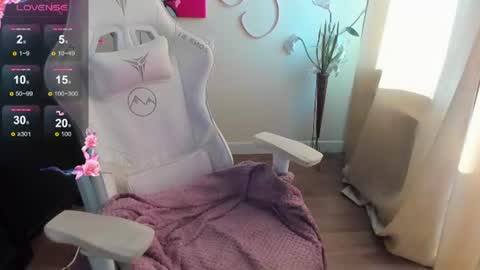 Snapshot of evelinalu chatting on 07-12-26, 01:18 Evelina online show from 07-12-26, 01:18
