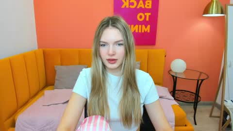 Snapshot of evelineamore chatting on 05-10-26, 01:55 Eveline online show from 05-10-26, 01:55