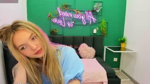 Snapshot of evelineamore chatting on 06-25-26, 08:52 Eveline online show from 06-25-26, 08:52