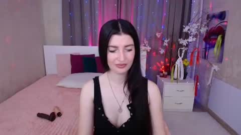 Snapshot of evelingills chatting on 06-27-26, 05:23 Evelin online show from 06-27-26, 05:23
