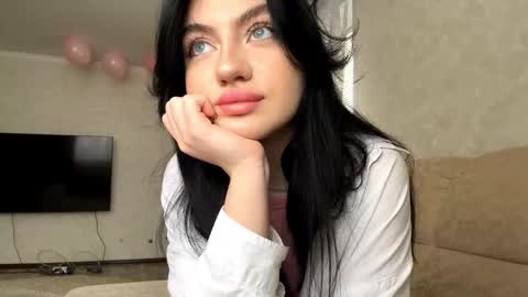 Snapshot of evelinkowski chatting on 02-25-26, 06:01 Sofia online show from 02-25-26, 06:01