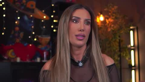 Evelyn online show from 03-25-26, 07:20