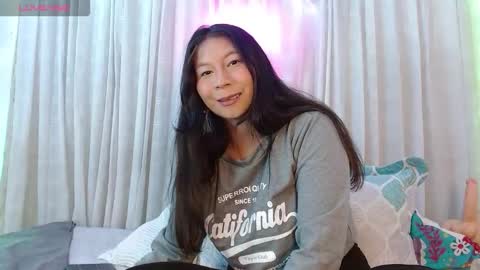 Snapshot of evelyn_flores1 chatting on 12-21-25, 03:46 online show from 12-21-25, 03:46