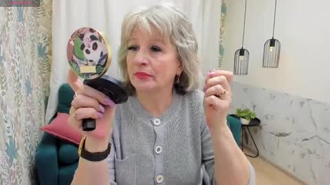 Evelyn online show from 04-10-26, 05:12