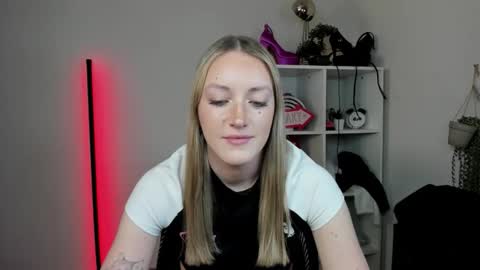 evelynblond online show from 04-01-26, 01:41